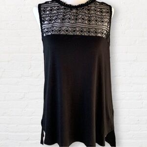 𝅺H&M black lace embellished sleeveless T-shirt. Hi lo Hemline. Buttons at back.